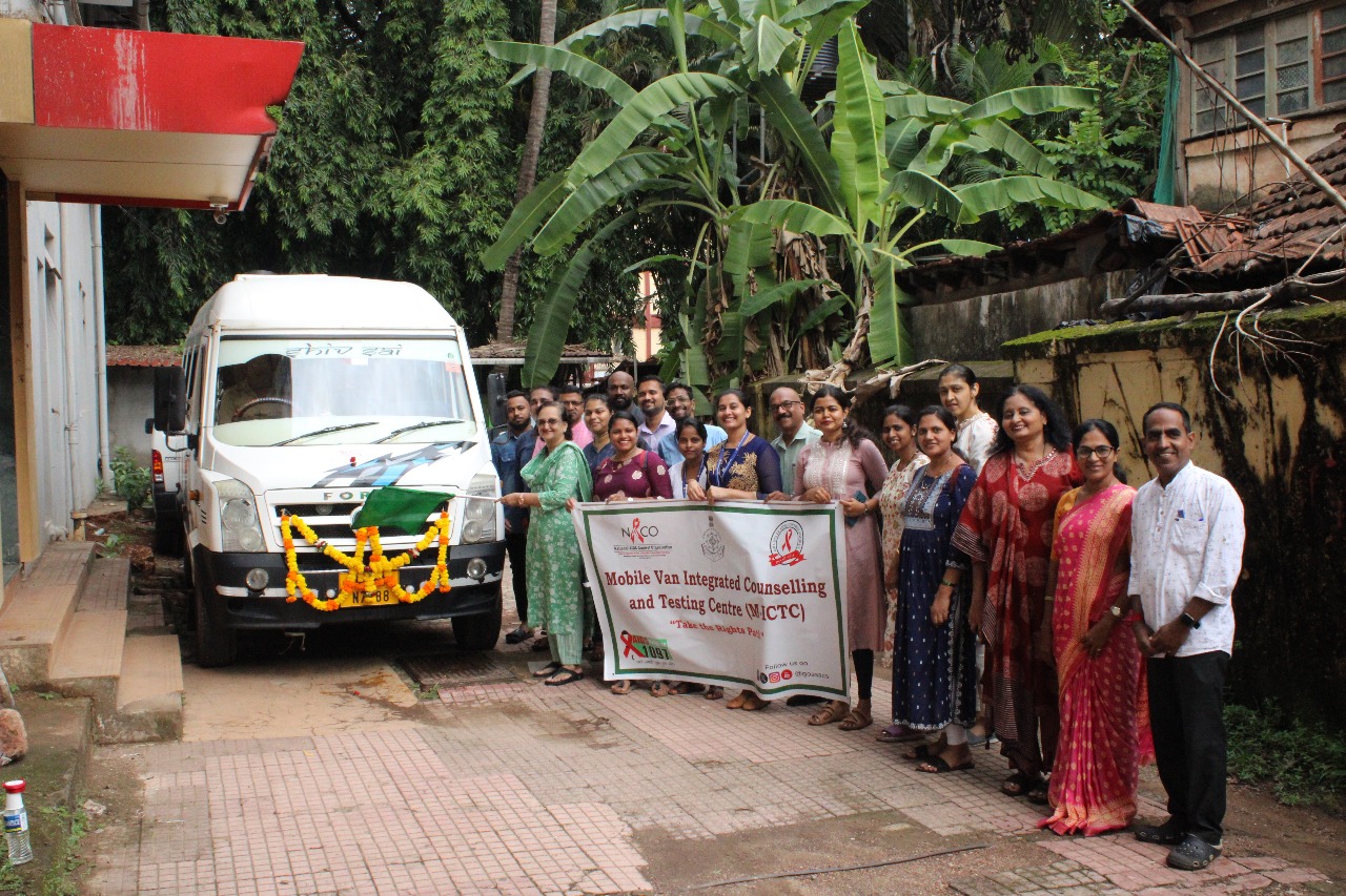 Grenn Flag signel to the Flagging-off-the-Mobile-Integrated-Counseling-and-Testing-Centre-Van
